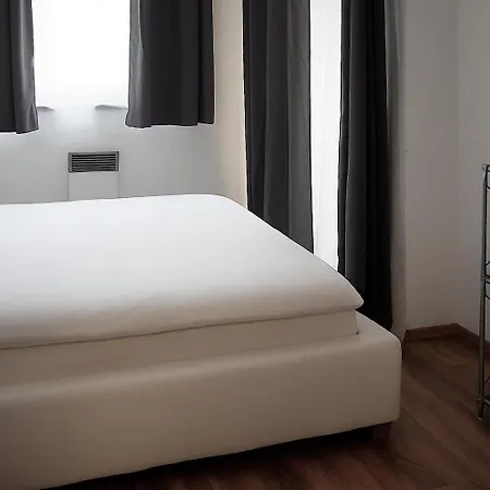 S Vyhladom Na Jazero Hrabovo, Pri Rezorte Malino Brdo