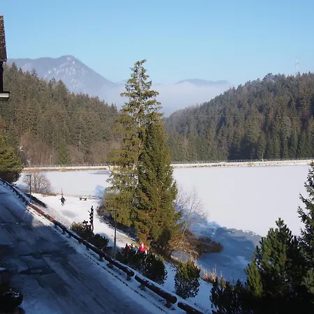 S Vyhladom Na Jazero Hrabovo, Pri Rezorte Malino Brdo *